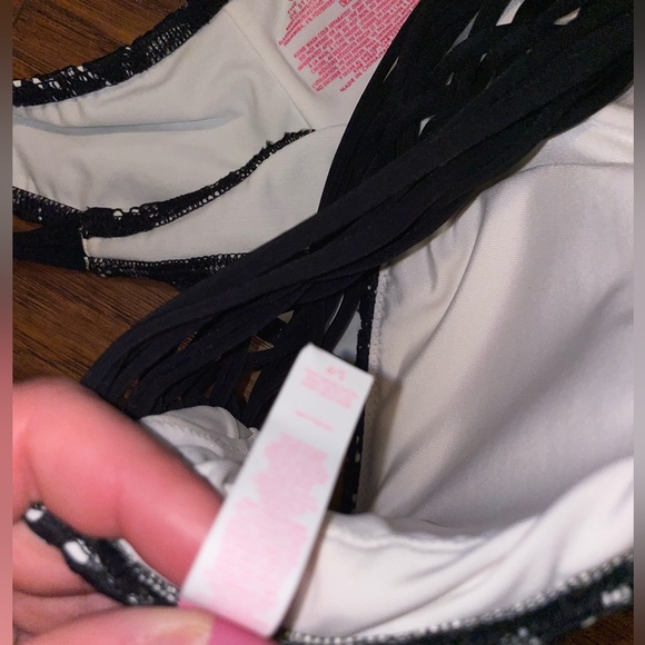 *SOLD* Victoria’s Secret Lace Bikini - Picture 6 of 7